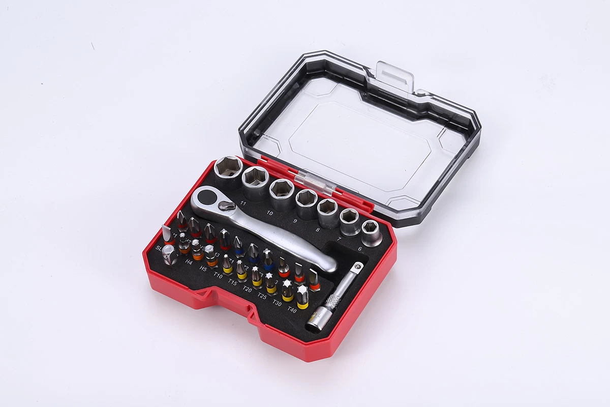 Набор из 30 бит с трещоткой и отверткой